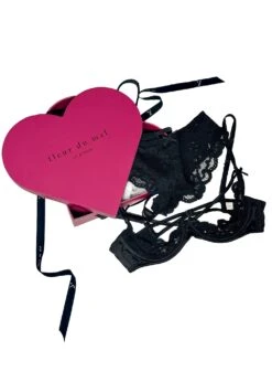 Fleur Du Mal Heart Shaped Gift Box -Luxury Bra Store heartbox1 943c1d15 2dc7 4489 8aec 1c7474c78dd2